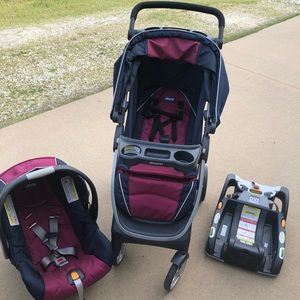 Chicco travel system in like new condition